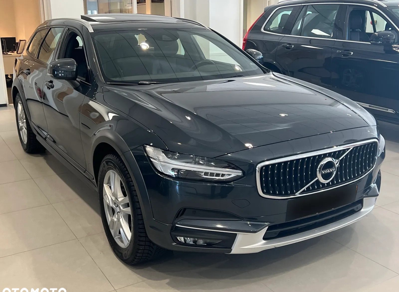 Volvo V90 Cross Country cena 135900 przebieg: 161900, rok produkcji 2017 z Zawidów małe 277